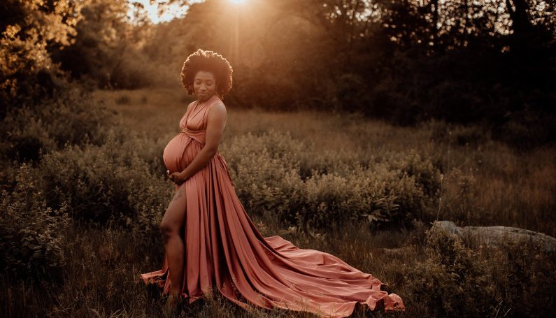 maternity photos with Ali Leigh Photography