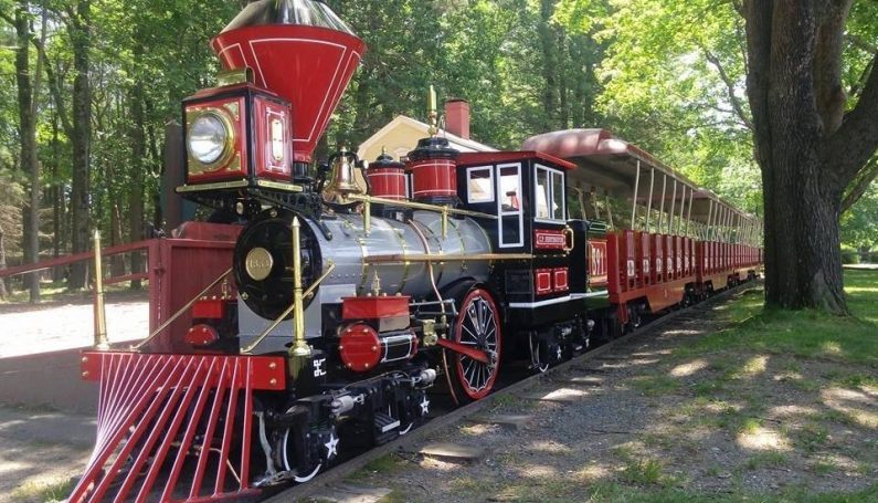 steamer train at Look Park in Western MA (things to do in Western MA)