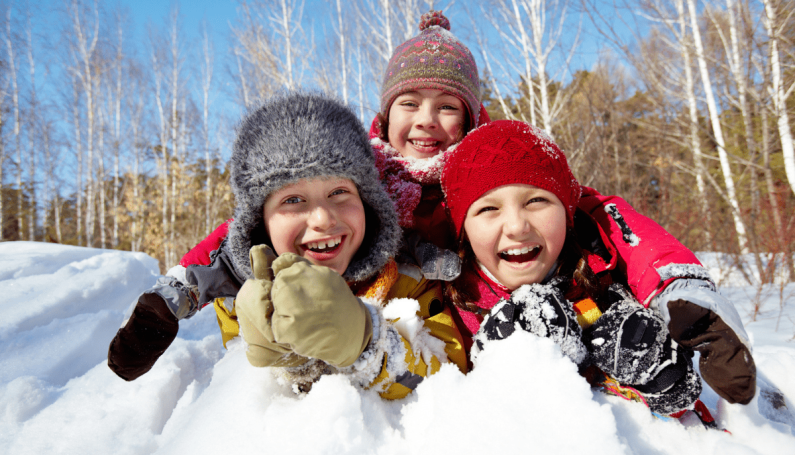 children playing in the snow (February school vacation week activities and events in Boston)