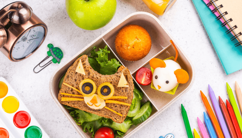 bento box with cat shape sandwich