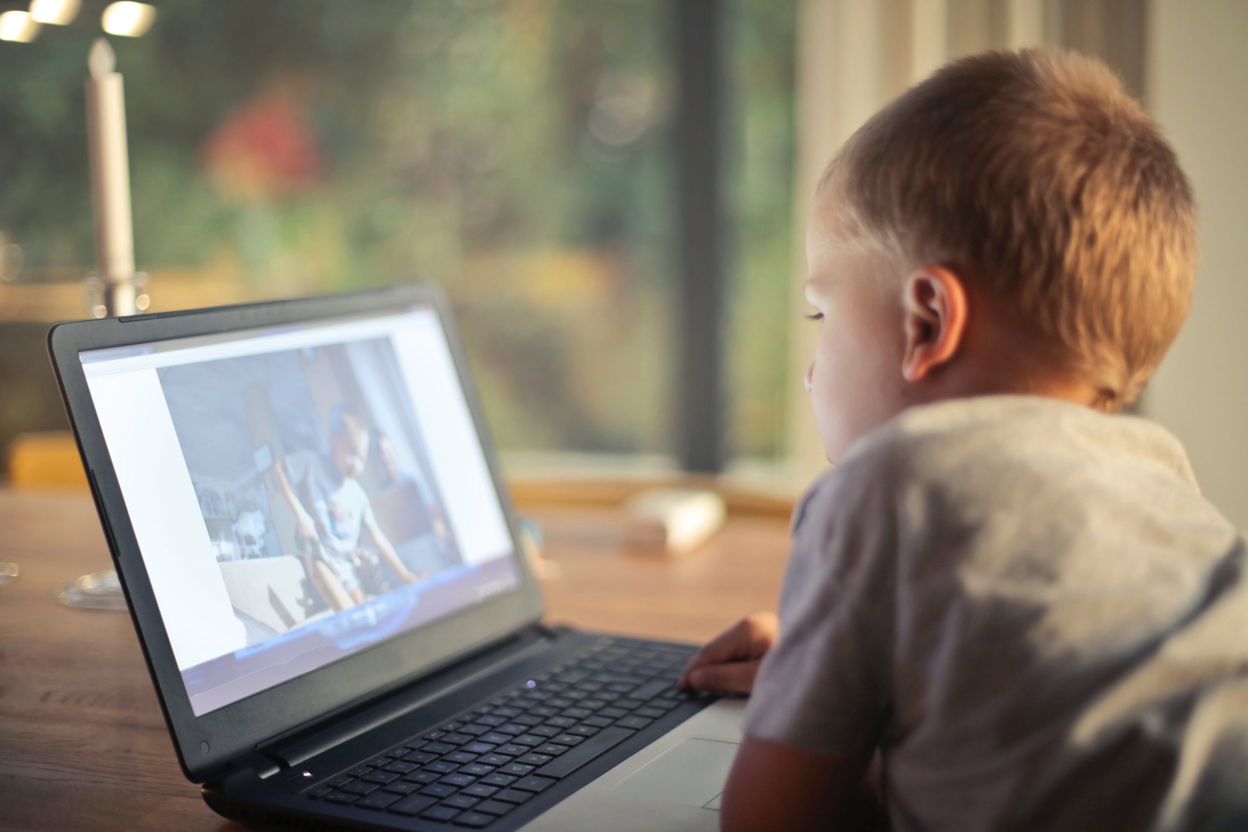coronavirus screen time - Boston Moms