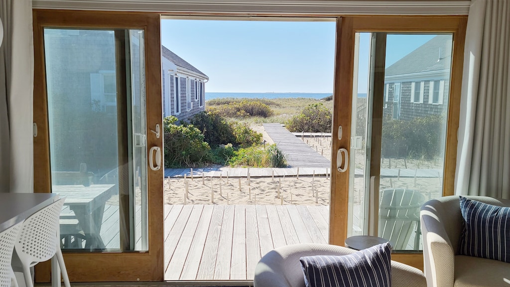 Truro MA cottage by bay