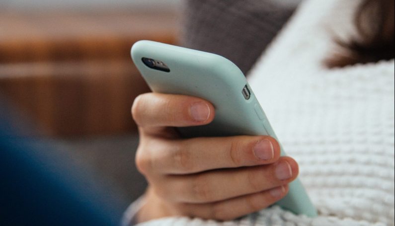 healthier phone habits - Boston Moms