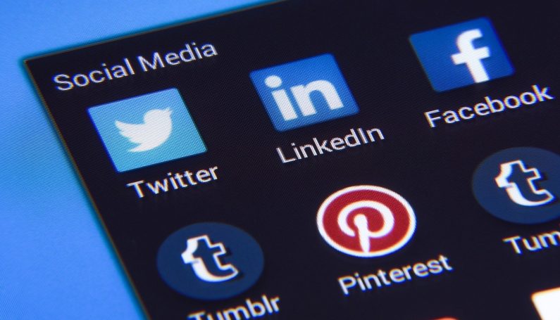 kids on social media - Boston Moms